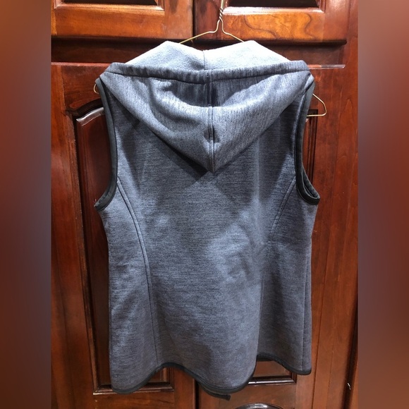 Chico’s Weekends Grey Front Zip Hooded Vest Sz S - Picture 4 of 10